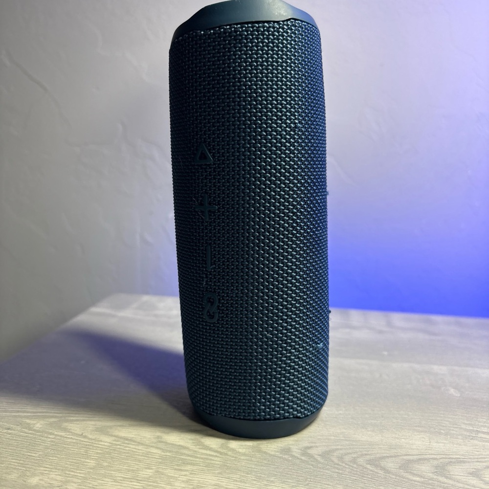 HIGH QUALITY Blue Portable Bluetooth Speaker (NOT JBL)